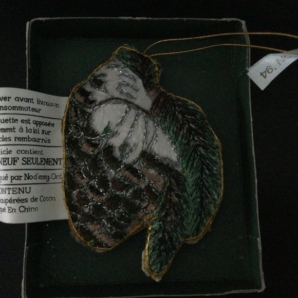 Vintage Eaton 1994 Limited Edition Embroidered Christmas Ornament Original box - Picture 2 of 6